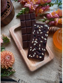 Домашний шоколад на меду с кедровым орехом и клюквой. Молочный, 50% какао