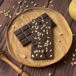Домашний шоколад на меду с кедровым орехом и клюквой. Горький, 72% какао