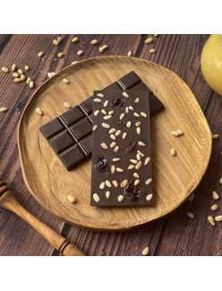 Домашний шоколад на меду с кедровым орехом и клюквой. Горький, 72% какао
