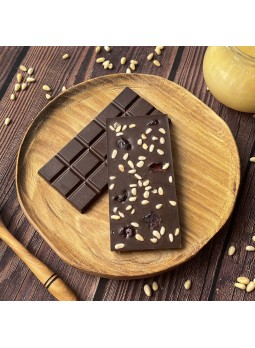 Домашний шоколад на меду с кедровым орехом и клюквой. Молочный, 50% какао